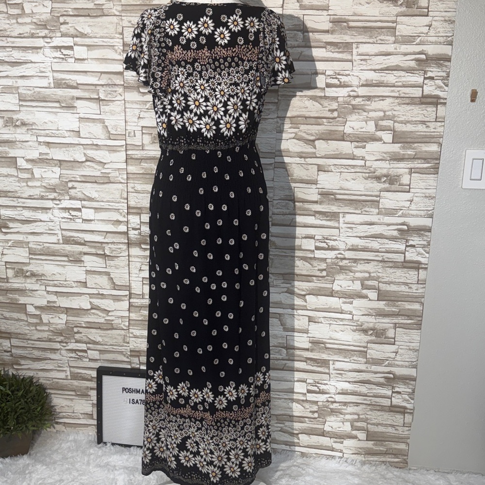 REPOSHED Black Daisy-Print V-Neck Maxi Dress - Picture 5 of 12